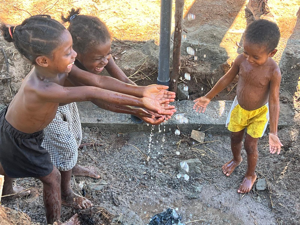 Aquassistance's tweet photo. Travaux finalisés à Madagascar, déchets mieux gérés au Sénégal, formation à la gestion du service public de l'eau au Cameroun... En savoir plus sur les actualités d'Aquassistance: https://t.co/SZZGeZLtZl https://t.co/WDofm3OHQH