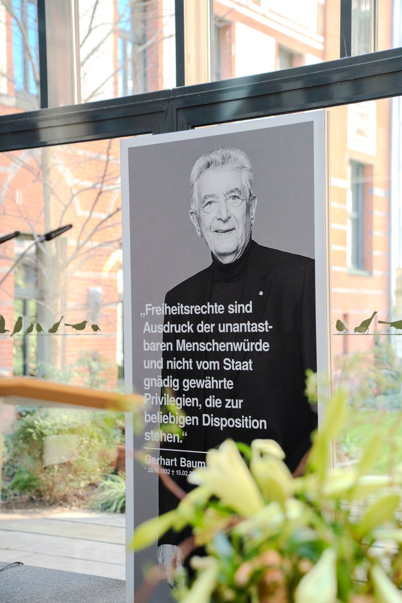 fdp's tweet photo. Heute fand die Gedenkfeier für Gerhart Rudolf Baum im Hans-Dietrich-Genscher-Haus statt. Baum kämpfte gegen einen übermächtigen Staat und setzte sich für den Schutz der individuellen Freiheit ein. Sein Antrieb war die Überzeugung, dass Freiheit stets verteidigt werden muss. https://t.co/UZrpPXOzRZ