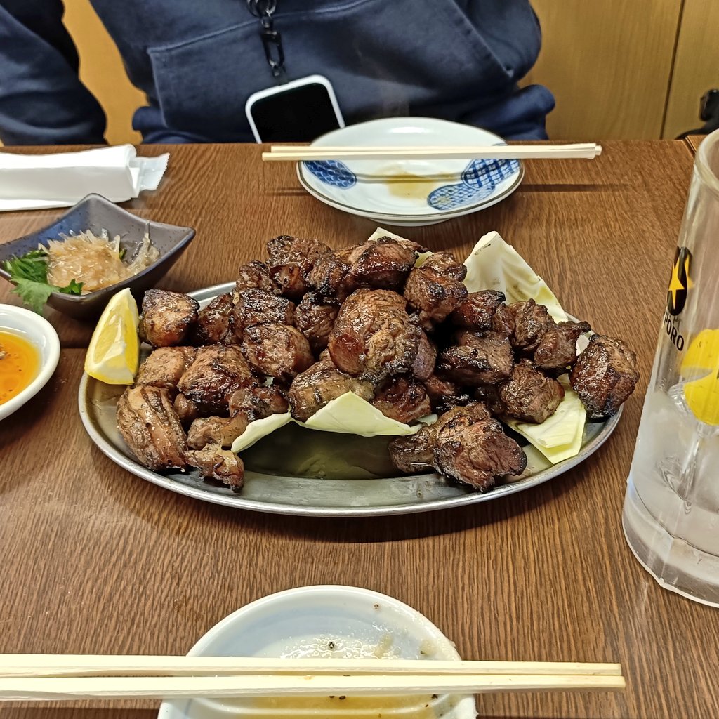 3241_quot's tweet photo. シーズン後半は筋肉痛より膝腰の関節痛がツラい💦
週末に備えて肉肉肉！たくさん食べました🍖 https://t.co/ywdc5vZuSu