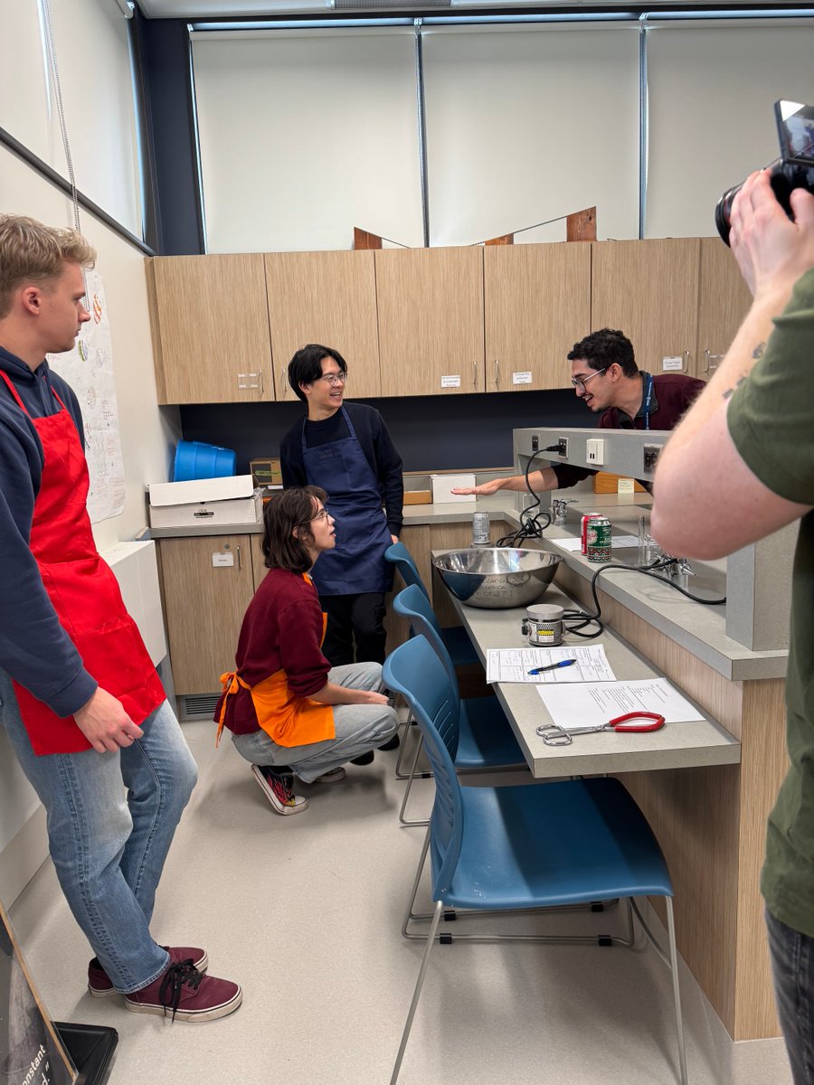 We’re catching up with instructor Mikeas Silva de Lima and some of our B.Ed. students in their "Teaching Chemistry in Senior Years" class! During this session, students designed and presented their own lessons and experiments to investigate the properties of gases.