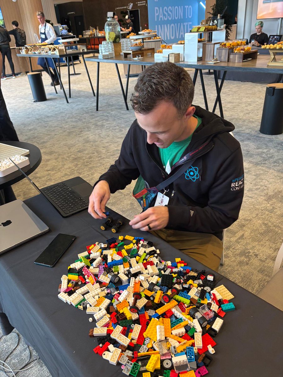 matfrana's tweet image. Even our idol @kentcdodds played the @ReactBricks Lego game! 🤩
