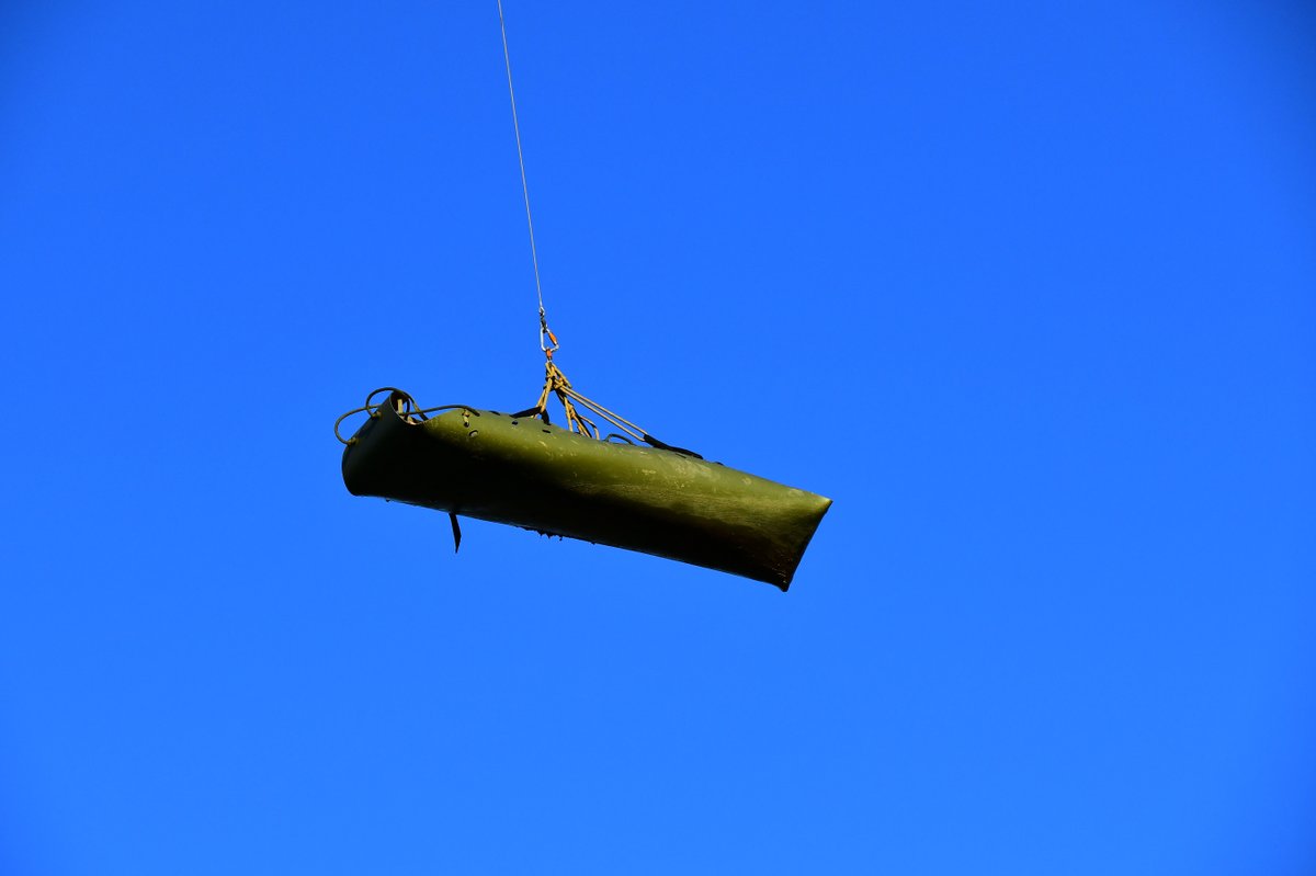 US_EUCOM's tweet image. EVAC by drone ?!?! The 173rd Airborne Brigade tests the Flying Basket drone with “Rescue Randy” human dummy in Croatia, showcasing rapid deployment and NATO cooperation. 🇺🇸🇭🇷 #transatlanticbond #alliancecohesion #dynamicsecurityenvironment