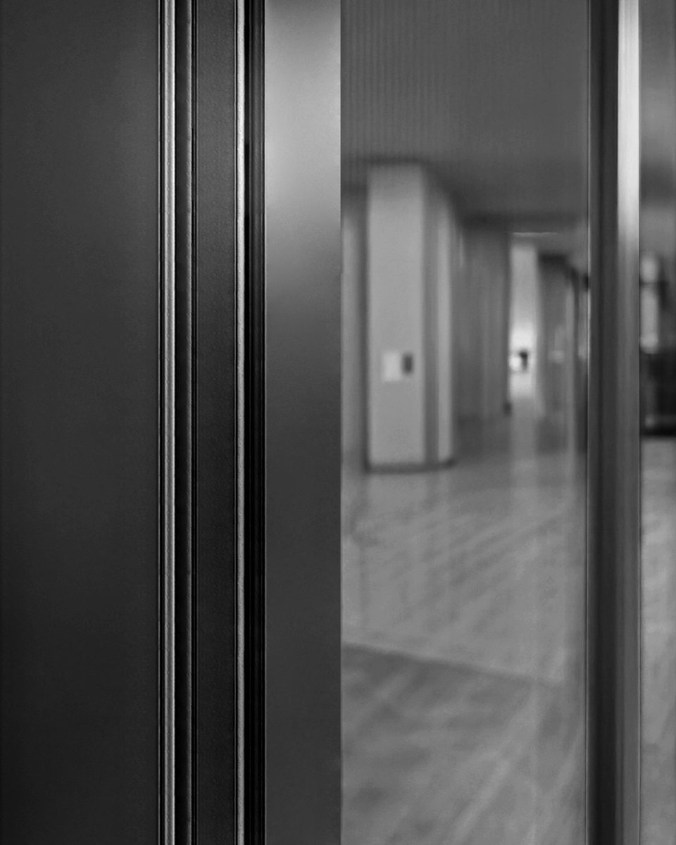 IWantThatDoor's tweet photo. Seamlessly blending indoor and outdoor living. 🌿 The Bi-Fold Door expands your space with elegance and functionality, creating a stunning transition between inside and out.

#IndoorOutdoorLiving #ModernArchitecture #LuxuryHomes #SeamlessDesign #IronDoors  #StylishInteriors https://t.co/LwIE08FaJt