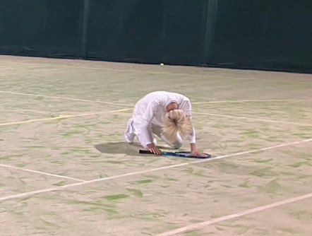 mmeeccaa's tweet photo. わい運動着が真っ白なので
知らない所で白馬の王子様って呼ばれてたらしい

恥ずかしい

実物これで https://t.co/clRJovF87Y