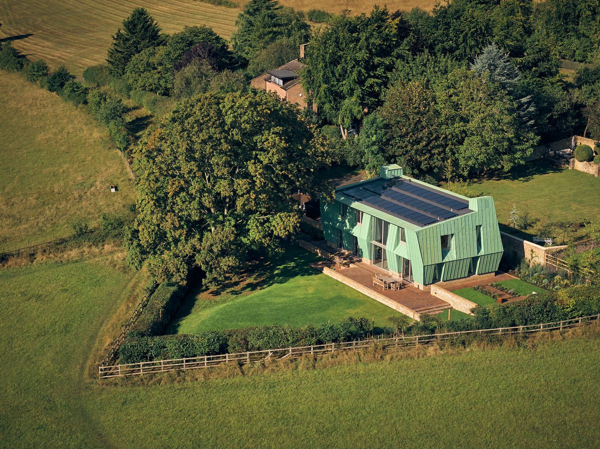 Archello's tweet photo. Copper Bottom, a zero-carbon home designed by @AdrianJamesArch, showcases copper’s durability and recyclability while integrating SIPs construction, triple glazing, and a 16kW solar array.
https://t.co/JGfnJsxLzb
#ZeroCarbonLiving #SustainableMaterials #CopperArchitecture https://t.co/EbUDaqk5i7