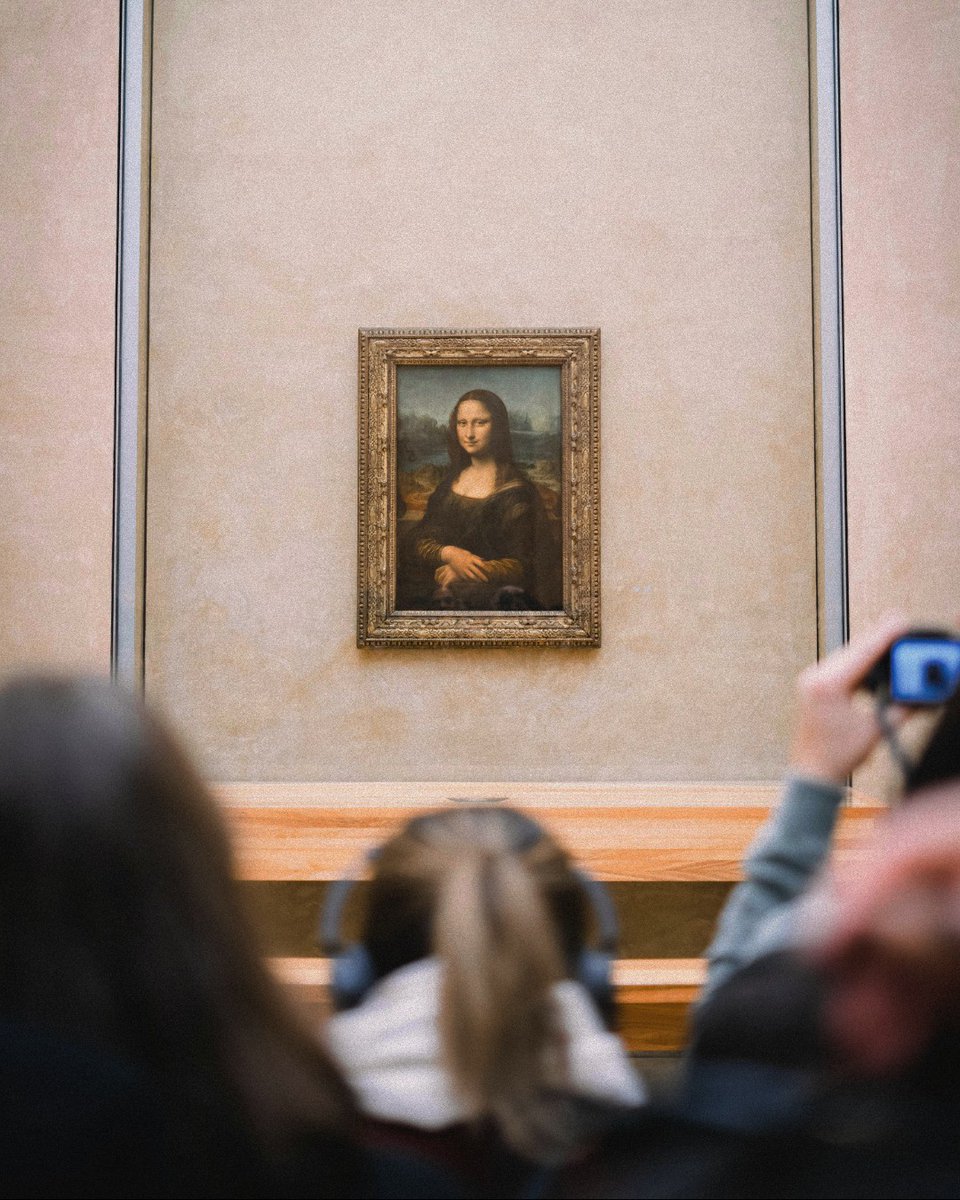 Tripadvisor's tweet photo. For everyone who has seen the Mona Lisa in person—did it live up to the hype for you? 👀 https://t.co/oKHqEJsYwv