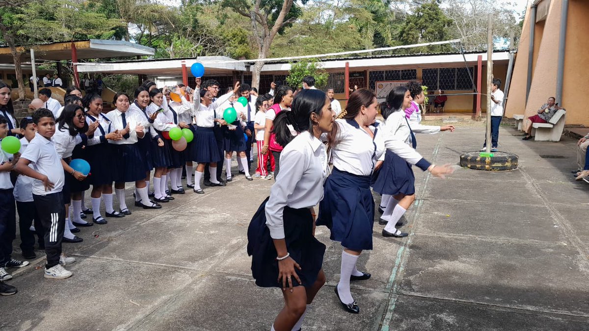✅En la Escuela Normal Ricardo Morales Áviles de #Jinotepe , realizamos Tardes recreativas fomentando el respeto, la igualdad y el reconocimiento de los derechos de las mujeres, a través de la lectura de cuentos infantiles y juegos tradicionales.  🙋‍♀️🙋‍♀️👩‍👩‍👦🧒