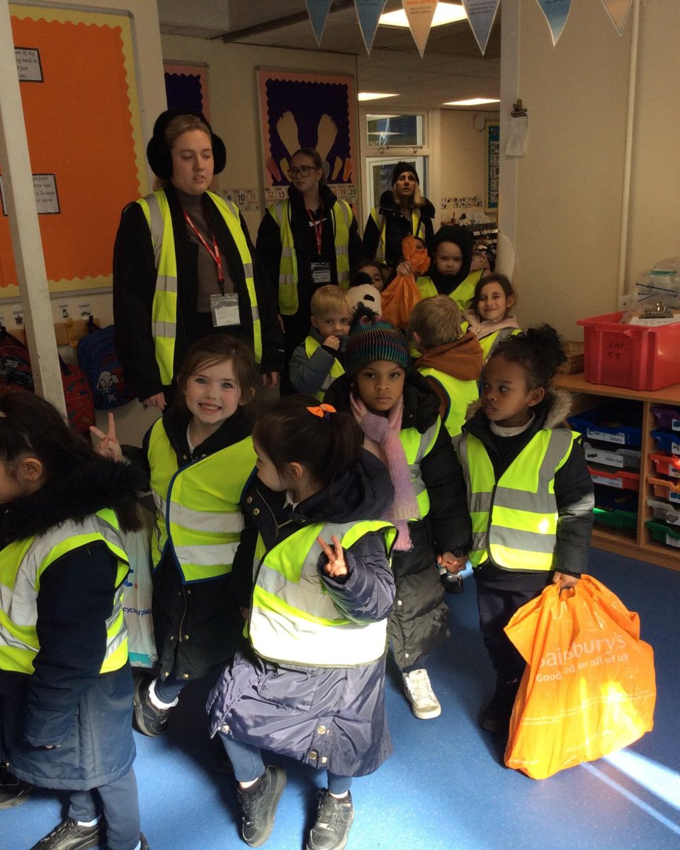 ✝️ "Early Years children put their faith into action this Lent, collecting and delivering donations to the Whitechapel Mission Charity to help support homeless people in need. ❤️" ~ Mrs Renton

#StAnnesAndGuardianAngels #Spitalfields #Whitechapel #Shadwell #Shoreditch