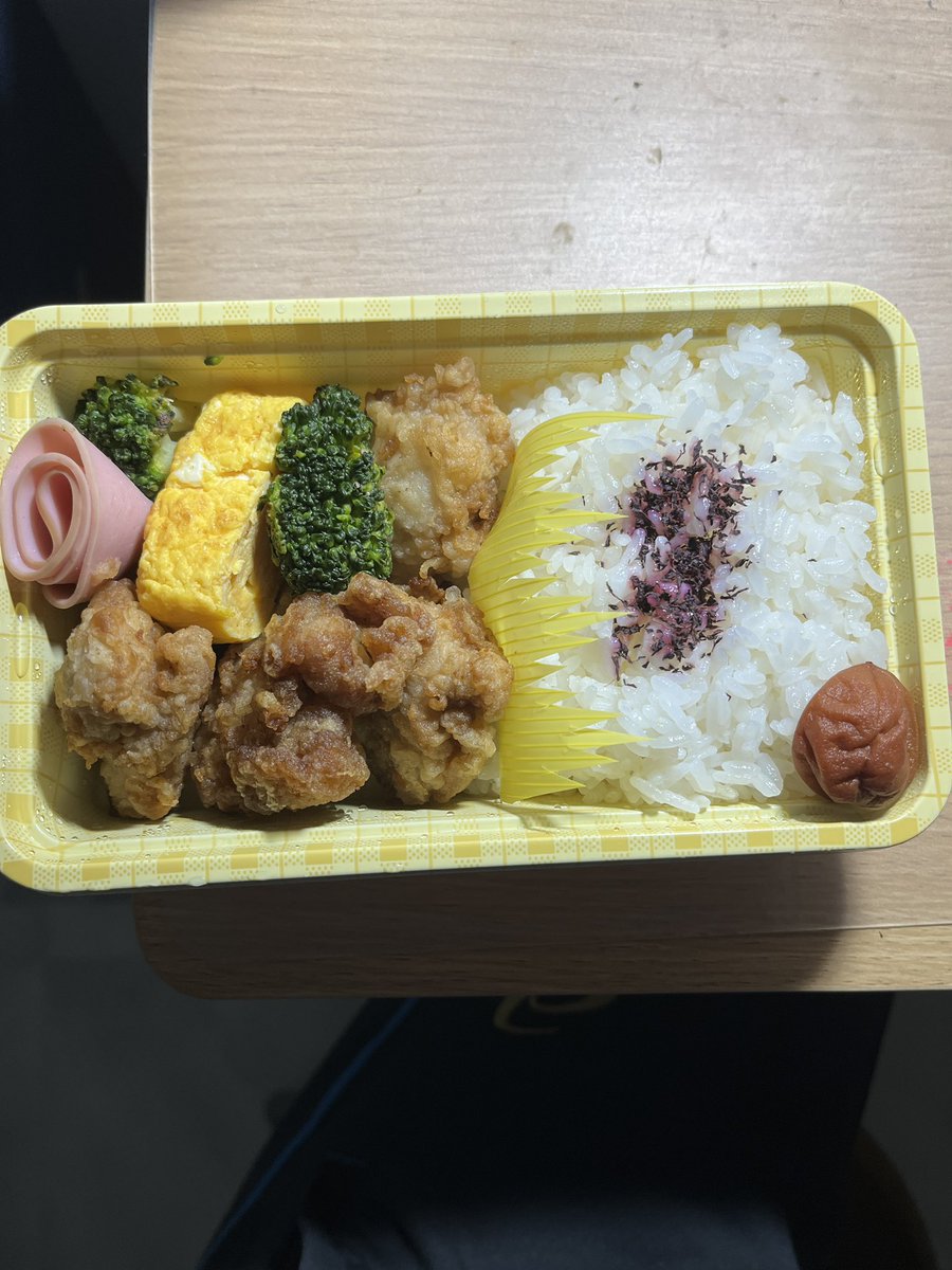 AzK15461's tweet photo. らびー♡
最初で最後であろう弁当ありがとう
さ���がらびしゃんあんだけxに載せてただけある
いい奥さんになれるよ､僕の奥さんになってください。今日もだーいすき♡

 #めいでぃおーる
@rabi_meidior https://t.co/2WTcrUPemQ