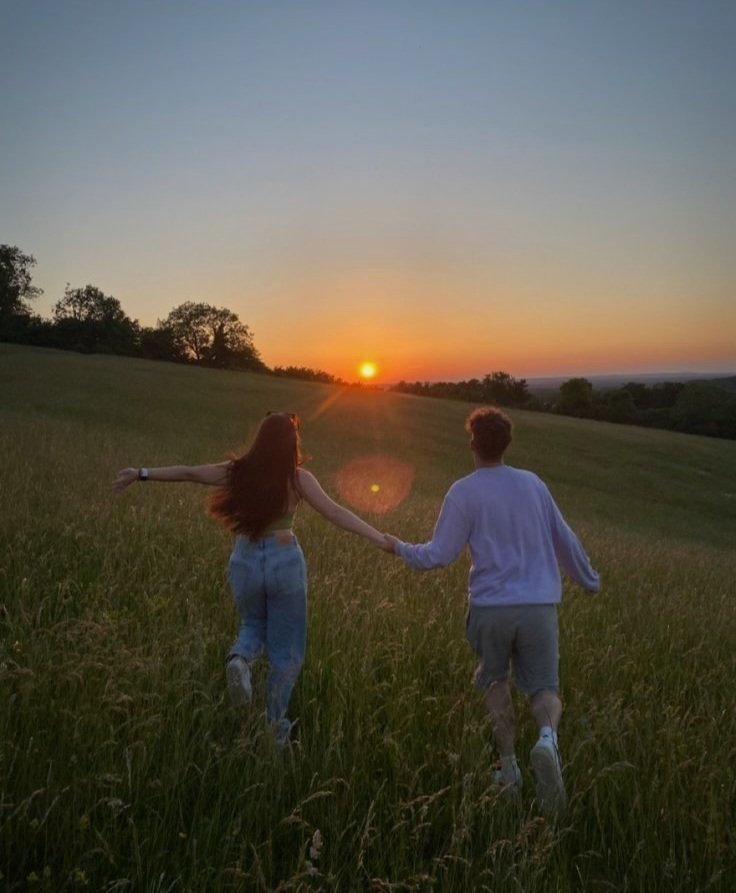 "Contigo, cada atardecer es un nuevo comienzo, y cada paso juntos es un sueño hecho realidad."