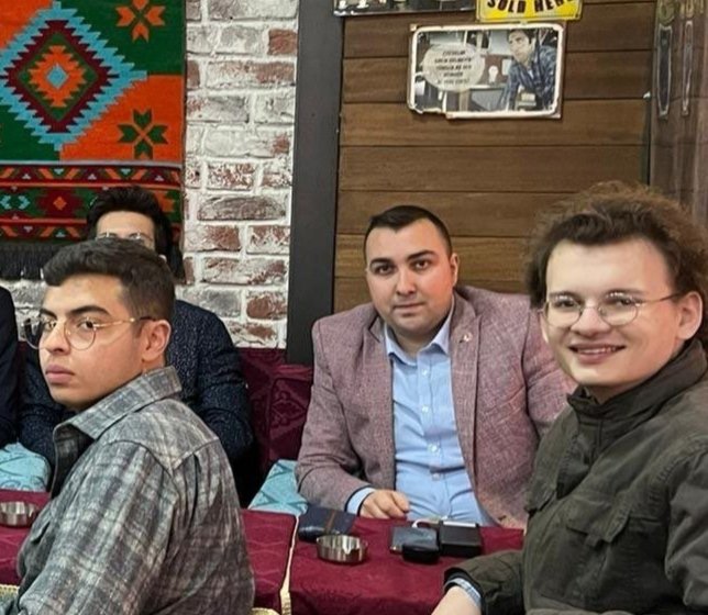 SafkanLibos's tweet photo. Sigara iç, okuldan kaç
Ama bu son yaptığınız...
Oğlum Asrın Tok ve Furkan Bölükbaşı ile fotoğrafı niye çektirdiniz https://t.co/dm74DQJiwL