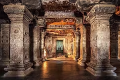 PaletteForge's tweet photo. Some say it was built by King Krishna I in the eighth century, but even today, we don’t fully understand the techniques used. Lost technology? Ancient wisdom? https://t.co/1r5J2Xe43f