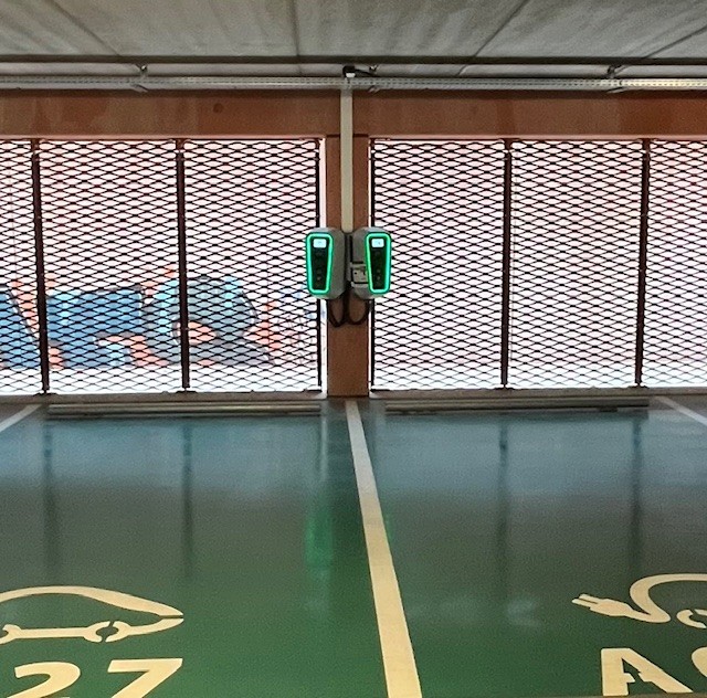 🚗 Mise en service de 28 bornes de recharge pour véhicules électriques, disponible lors de transports SNCF ou Arc-en-Ciel. ⚡ ! 🔌
Cela a été possible grâce au soutien de Cœur de Flandre Agglo et <a href="/passpass_elec/">passpasselectrique</a> , et les aides de l'État <a href="/prefet59/">Préfecture de la région Hauts-de-France et du Nord</a>  via la DSIL et le FNADT.