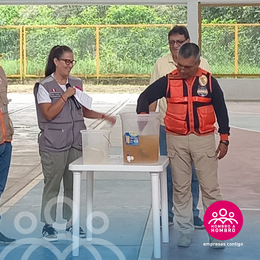 ¿Potabilizar el agua en 10 min?
En Lamas, San Martín, entregamos estos sachets que potabilizan hasta 10 L de agua contaminada, junto con bebidas rehidratantes y productos de aseo, gracias a Arca Continental, AJE, Farmacias Peruanas, Procter &amp; Gamble y Casa Andina.

#HombroAHombro