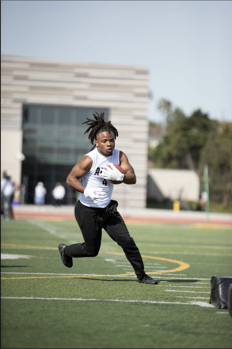 Teamduse2's tweet image. All praise to the most high🙏🏾 @TheOpening @JHWreporter @Rivals @PrepRedzoneCA @GregBiggins @_groundzer0 @ArmondSr @adamgorney @UTRScouting @GHoward_Scout @boscofootball @NPShowcases @CJPollard1 @PGregorian @johnwdavis @gmartlive @247Sports @COACH_T_BULLOCK
