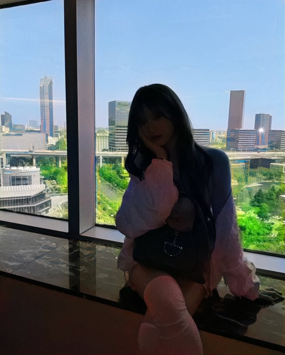 IVE_LEESEO16's tweet photo. https://t.co/wInwZflEeu https://t.co/6fJOf3Er7y