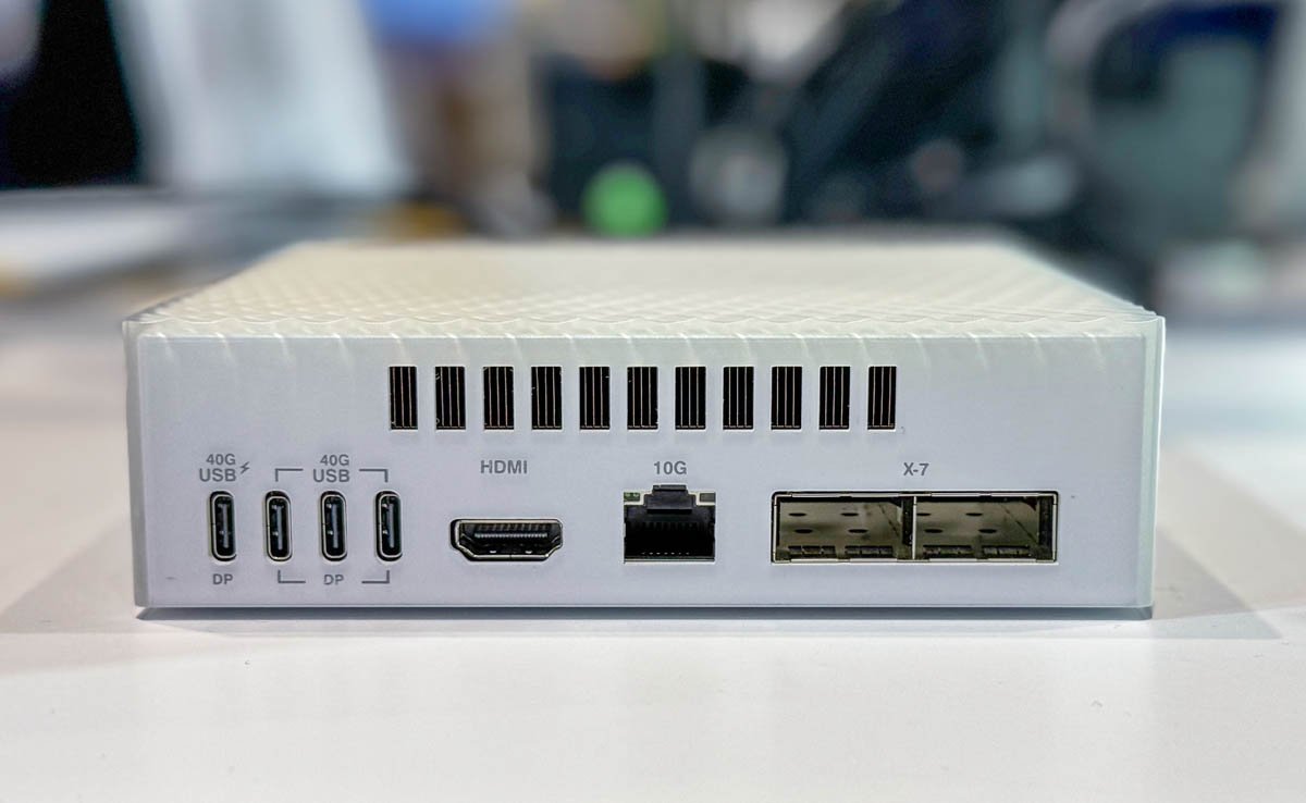 This is the ASUS Ascent GX10, a NVIDIA GB10 mini PC with 200GbE RDMA (for clustering) and 10GbE networking, 128GB of LPDDR5x, a 20-core Arm CPU, and a Blackwell GPU currently on pre-order for $2999 servethehome.com/this-is-the-as…