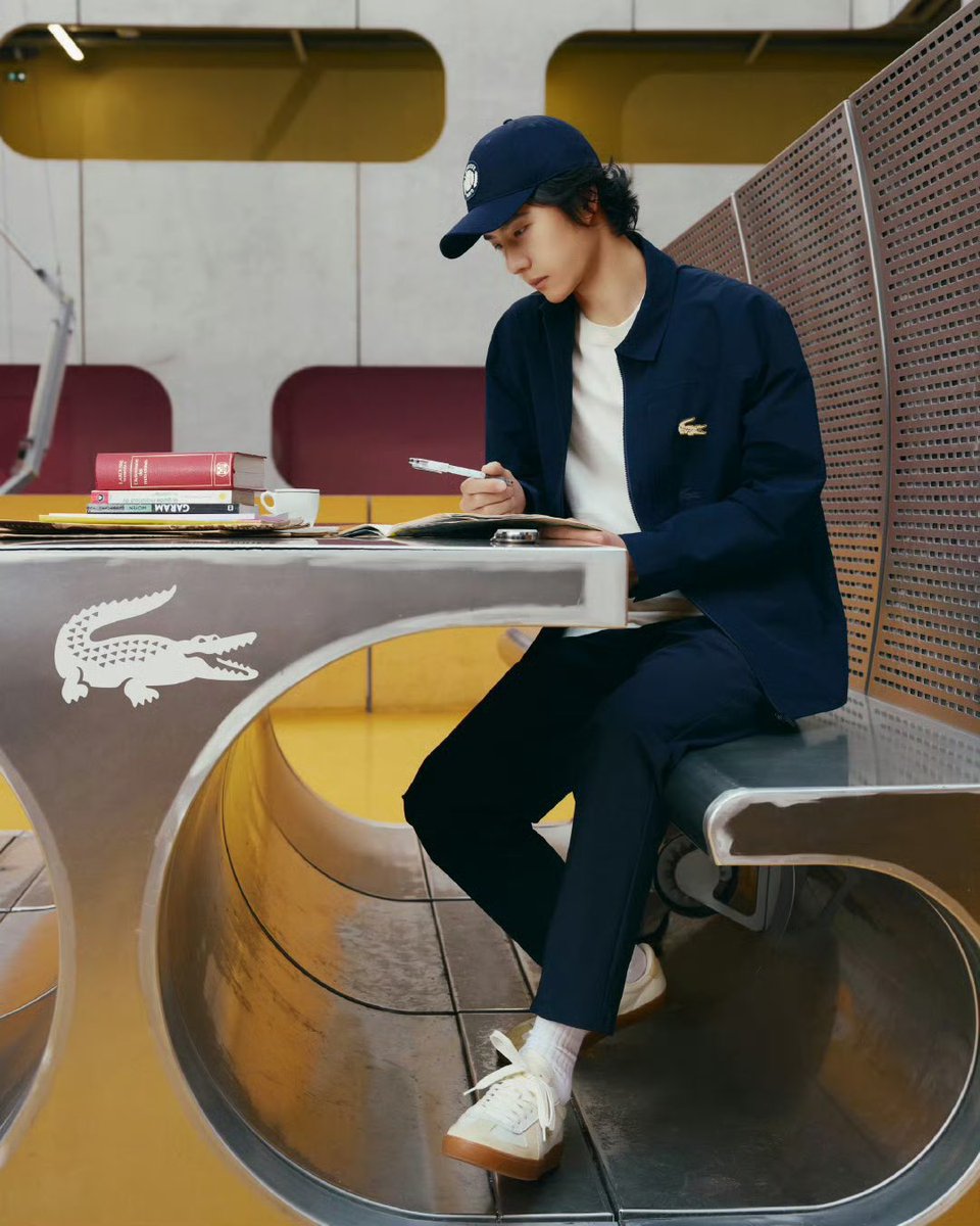 He’s so boyfriend, I wanna cry. Do ya’ll understand me? 😭😭😭