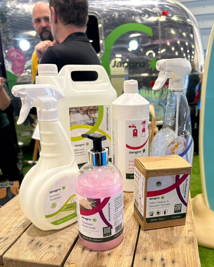 JangroLeicester's tweet photo. What a fantastic day @TheCleaningShow Show at the Excel Centre in London yesterday. It was a great chance to meet fellow cleaning and hygiene professionals. Loving @JangroLtd and the new rebrand, new logo and the fresh and dynamic new look! #cleaningshow https://t.co/QpY70x7aoi