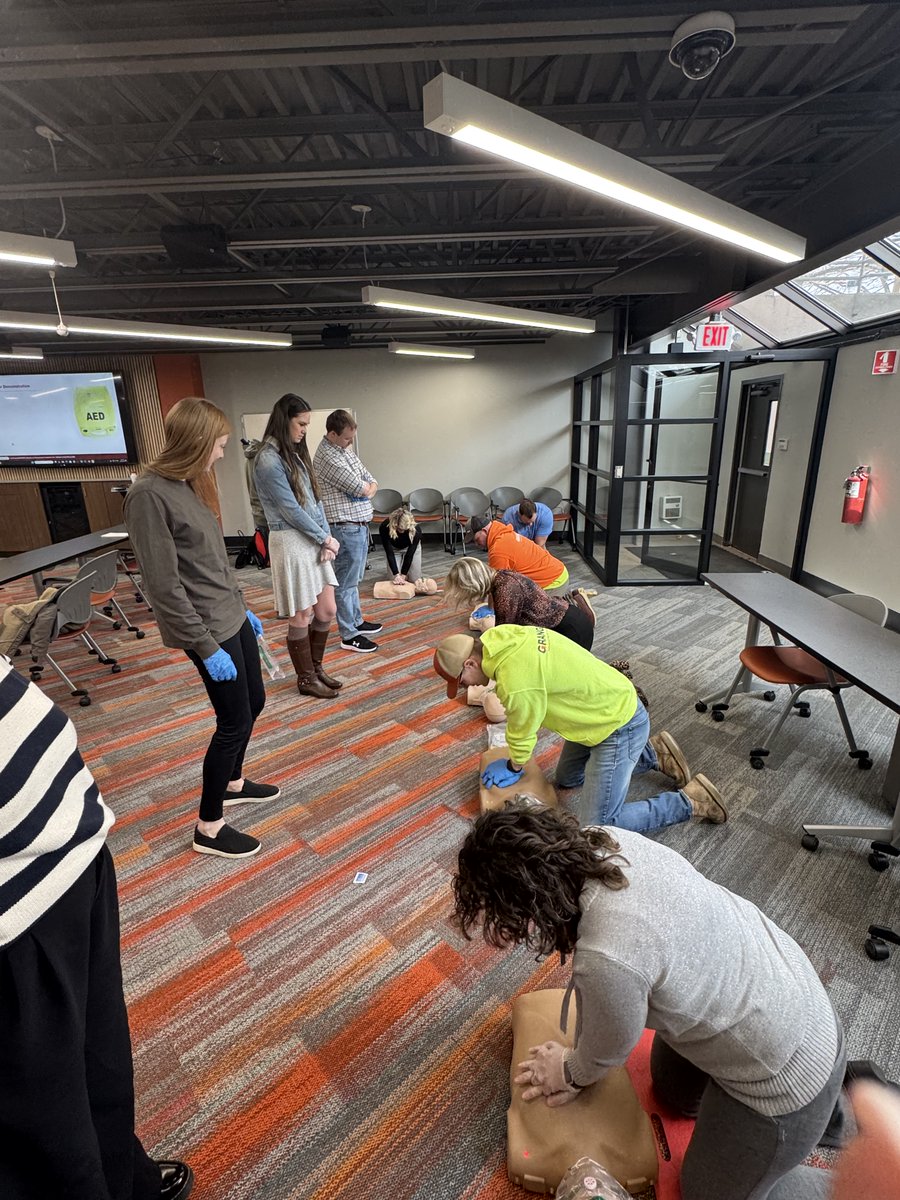 GrangerConstruc's tweet image. Granger is dedicated to safety and action in any emergency. Thank you @RedCross for providing CPR &amp;amp; first aid certification to our corporate and field teams at Granger’s regional offices. Keeping these skills enables our team members to feel confident to step up in an emergency.