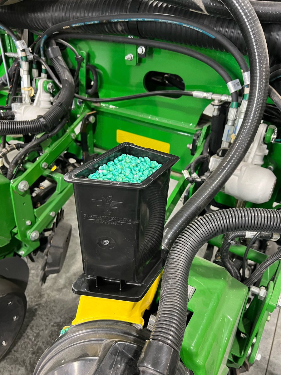 Flatland_Farmer's tweet photo. If you run a JD ExactEmerge Planter &amp; Put in a plot, you need these. Increase your plot length and clean out efficiency. Check it out on our site https://t.co/gaCbsaxFpT 
#ExactEmergePlanter #HopperExtension #minihopperextension #planter #cornplot #soybeanplot #plant25 https://t.co/U7MqjCbyja