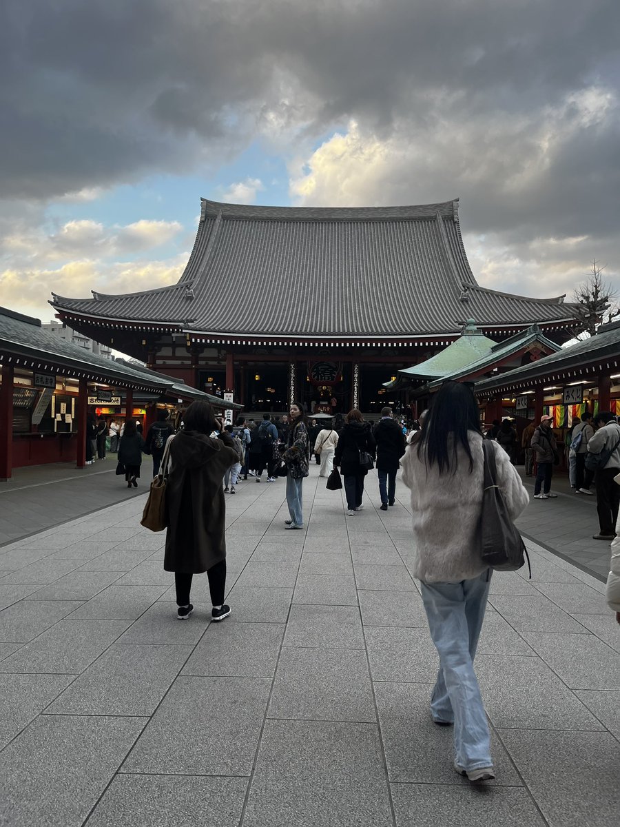 Emigo145's tweet photo. I visited Senso-ji in Asakusa.

I hadn’t been there since COVID.

There were many people, mostly foreign tourists.

It was hard to walk around because it was so crowded. https://t.co/2IxjJUPs1O