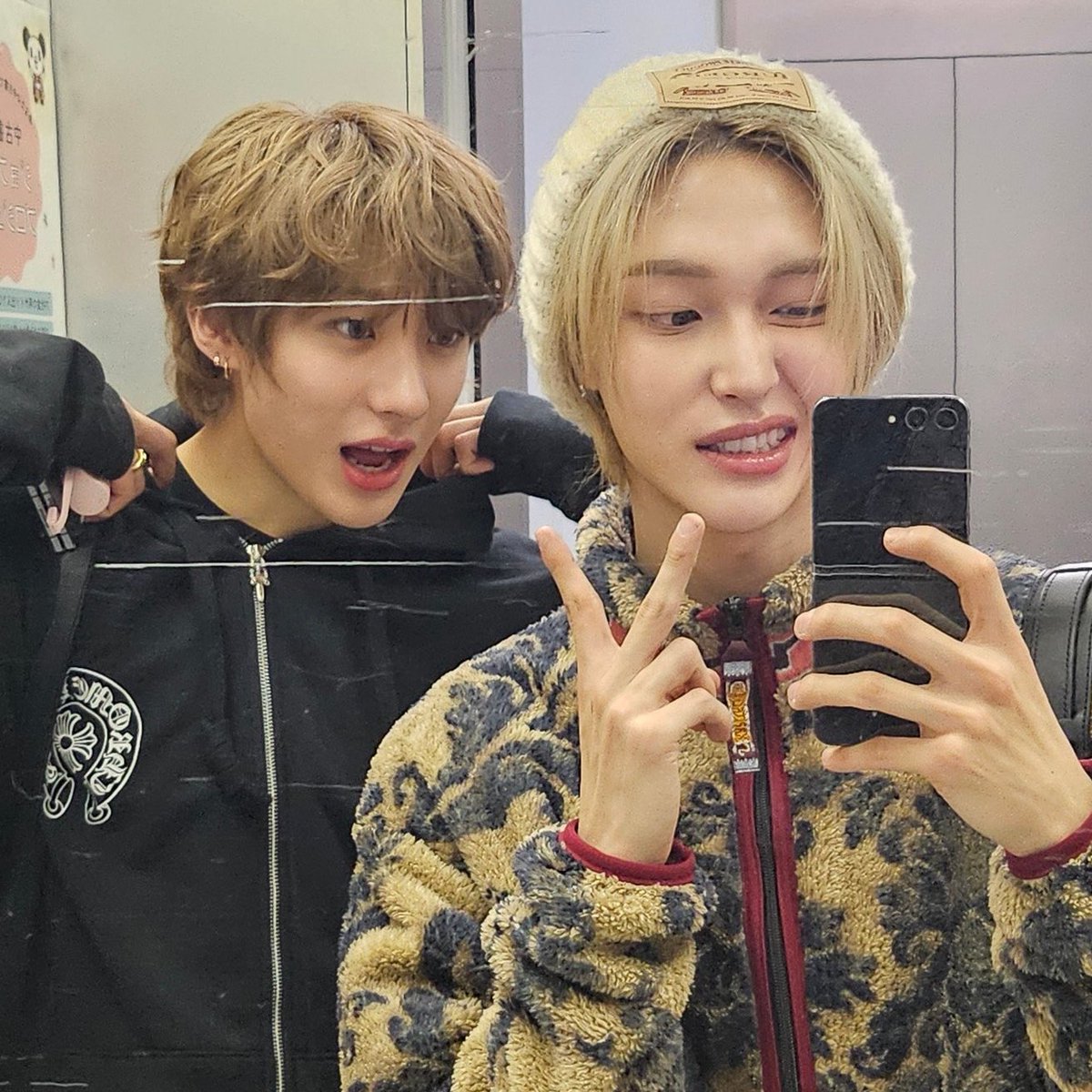 recordofmarch's tweet photo. from wonbin, to anton ♡ 

ANTON TURNS 21 ON 21st
#문쪼꿈열어_앤톤생일이야
#ANTONishingDay https://t.co/qBWE5d98W0