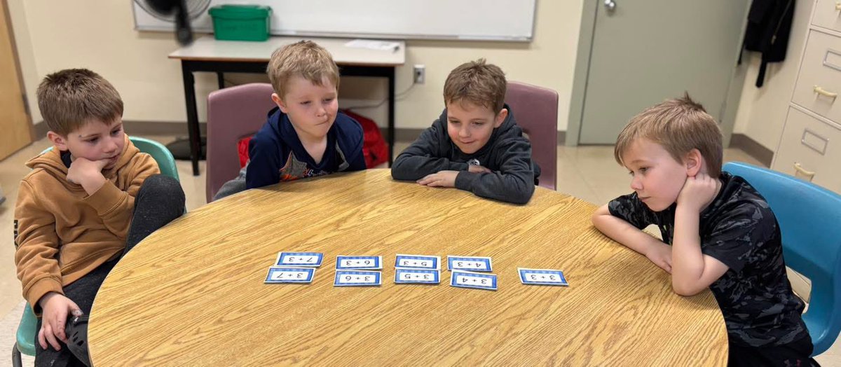 sacseagles's tweet image. Grade One students constructing and deconstructing numbers through our Numerics program. #SRCEMarchIsMathMonth.