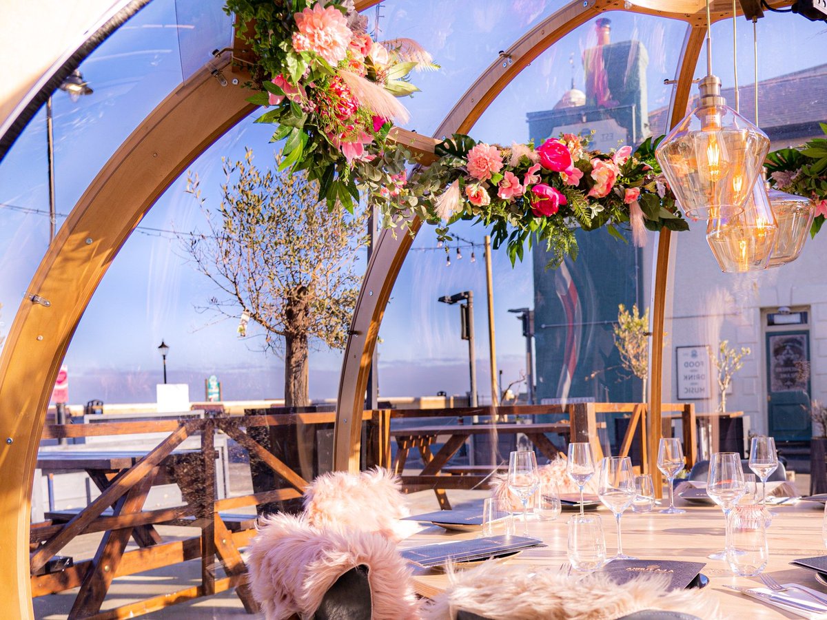 It's officially the first day of spring! Time for longer days and hopefully lots of sunshine and chill! The Allpod comes as an empty shell so that you can decorate it to suit your style and theming for each season. Find out more: tensilefabric.co.uk/allpod/ 

#springequinox #pod