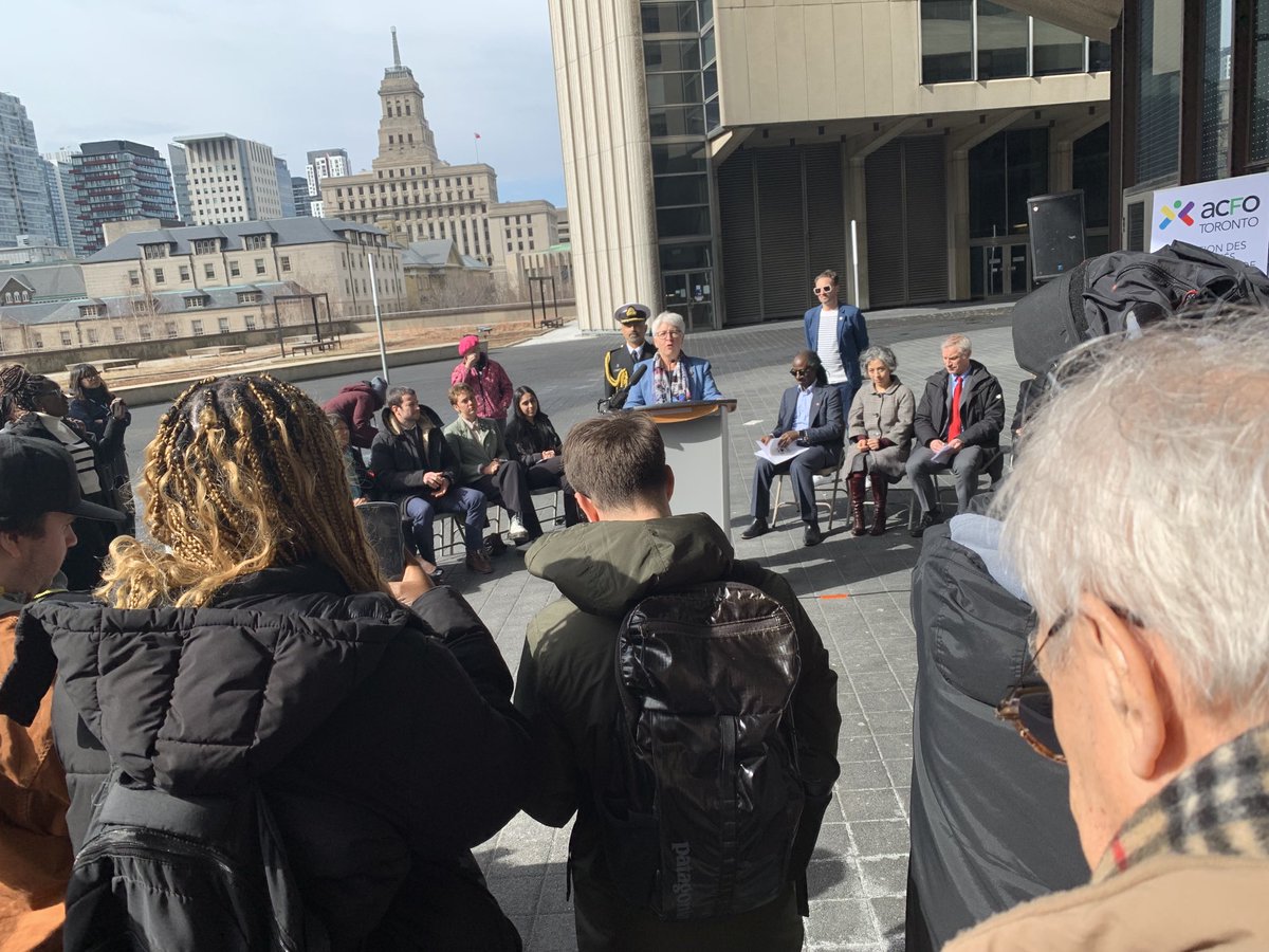 gmarchildon's tweet image. Le soleil est sortit juste au bon moment! #Toronto #TOfr et @collegeboreal accueillent divers dignitaires dont @LGOntario et @oliviachow pour lever le drapeau de @OIFrancophonie en cette Journée int’le de la Francophonie #20mars !