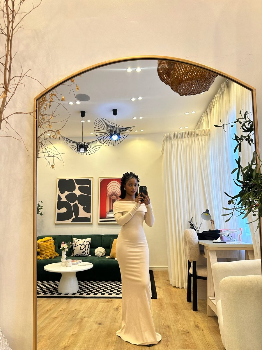 Bella Hadid indossa un look ispirato agli anni '70 per un servizio  fotografico a Los Angeles (31 ottobre 2024) : r/popculturechat, image size:900x1200