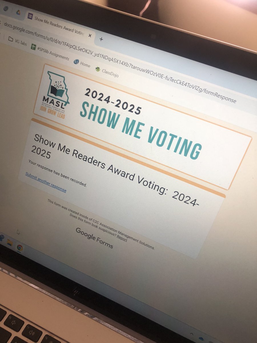 LVGintheLibrary's tweet image. Taking a little break from Spring Break to enter votes for @MASLOnline’s Reader Award programs. Proud of students at all 5 of my schools who participated this year. A total of 2️⃣6️⃣8️⃣students took part by reading nominated books ❤️📖❤️ #SPSlib #SPSreadtosucceed