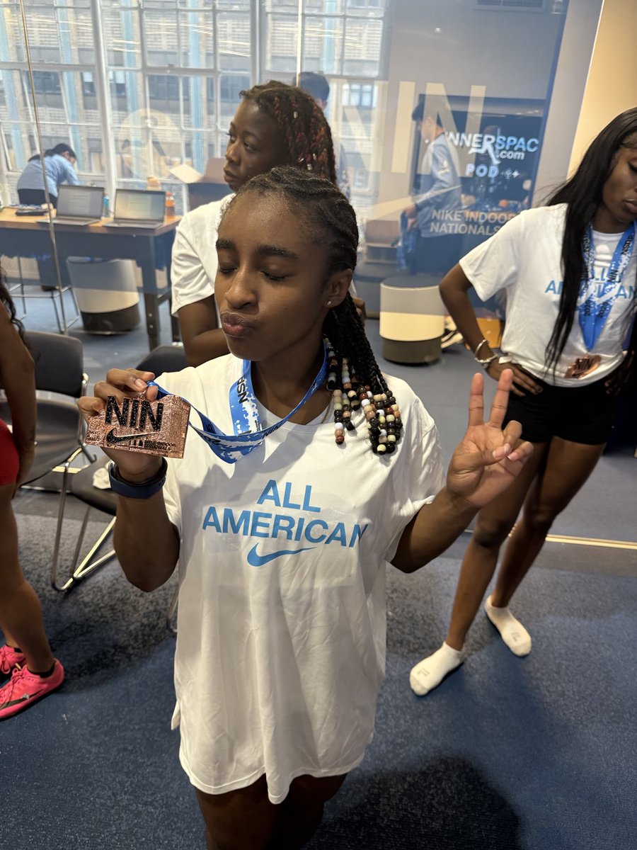 Championship 4x200: 2nd in our Heat 3rd Overall!!!!
#NIN2025 #NikeIndoorNationals #Track757 #iRheu