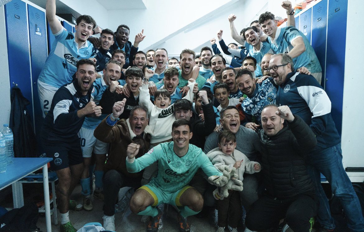 Segunda_RFEF_'s tweet photo. 🔵🚀 EL CORIA QUIERE SEGUIR SOÑANDO 🔵🚀

👊🏻 El @CDCORIA es de los equipos con mejores números en esta segunda vuelta de la categoría.

😝 Los extremeños actualmente se encuentran en Play Off y quieren soñar a lo grande.

🫂 El vestuario se lo empieza a creer.

#SegundaFederación https://t.co/EPiW2K5Hj9