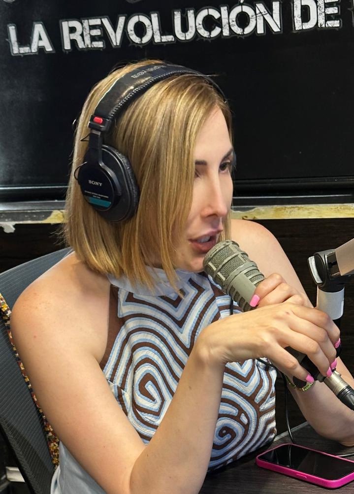 MariGuizado's tweet image. 📝 ¡Ayer fue un día increíble en el programa Panamá en positivo! 🎙️💫 Nos acompañaron la Ministra de la Mujer, Banco Mercantil y Wendy psicólogas que están haciendo un cambio real en nuestra comunidad. ¡Rumbo al bootcamp con Fundación IST y Mujer más Panamá! ✨💪 Cuando hacemos…
