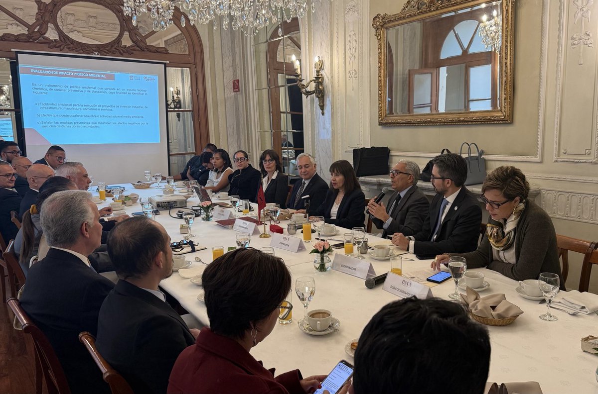 Marzo 20, 2025.Presentación de Nicolás Mendoza sobre “El impacto ambiental y el desarrollo urbano, la experiencia en el Estado de México” en la sesión conjunta de la Comisión de Medio Ambiente de la BMA que preside Lourdes Hernández, y de la AMIA que preside Carlos F. del Razo.