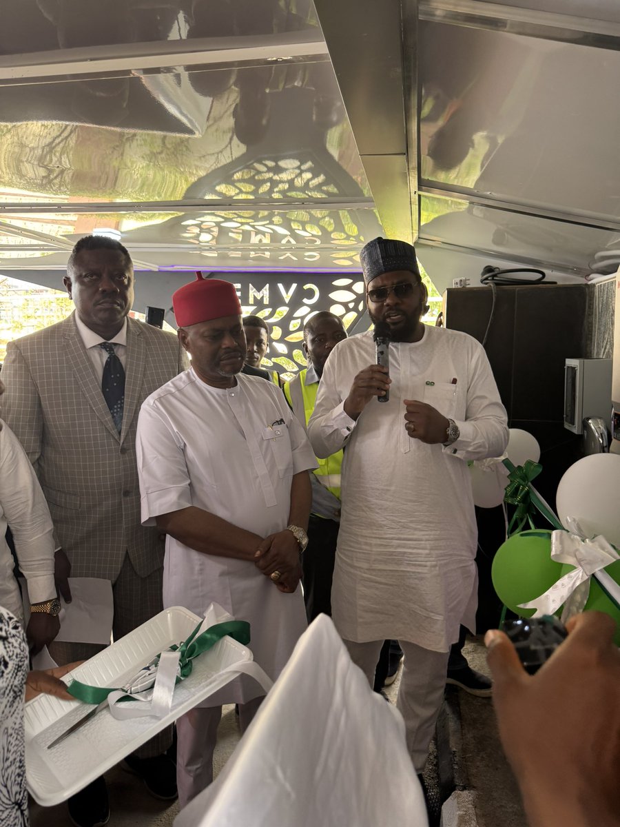 moore_ojo's tweet photo. The Honorable Minister of Innovation, Science, and Technology, @ChiefUcheNnaji has launched the Electric Vehicle Charging Station in Abuja, a joint project by the Electric Motor Vehicle Company (EMVC) and the Energy Commission of Nigeria (ECN). https://t.co/BVbDk9Rywa