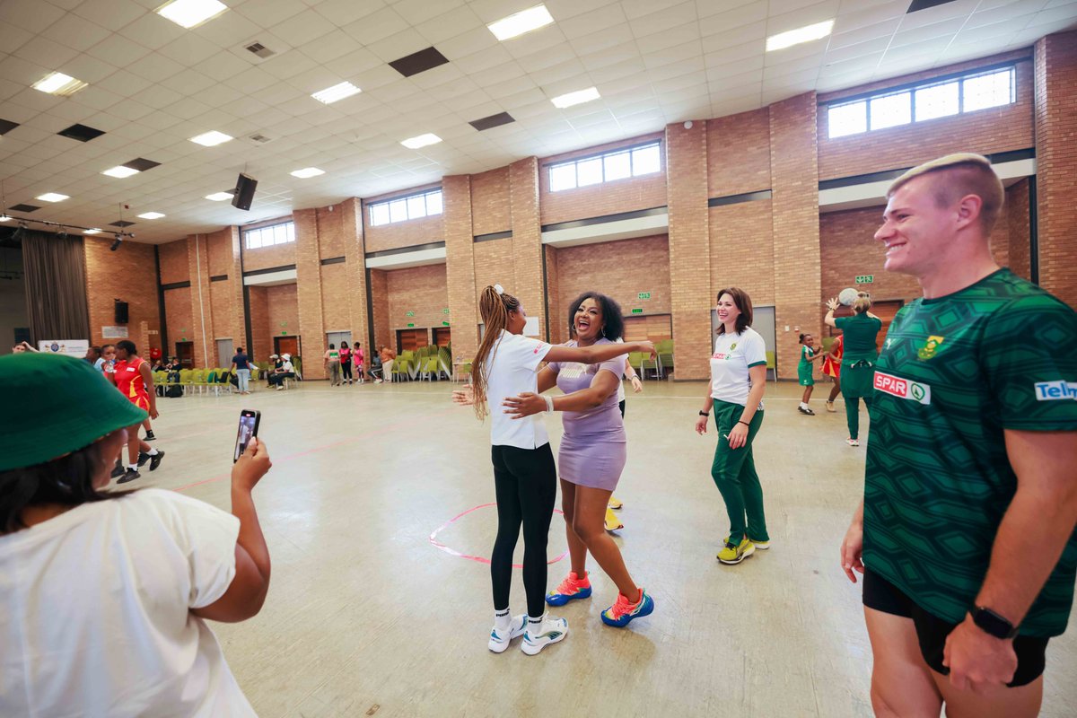 Netball_SA's tweet photo. A day of inspiration in Gauteng! ๐๐The SPAR Proteas & SPAR Baby Proteas connected, played, and empowered learners at Sinenhlanhla Primary School. The future of netball is bright! โจ
#PresidentialOutreach #NetballFamily #TakingNetballBackToThePeople https://t.co/y4r3tEjmnF