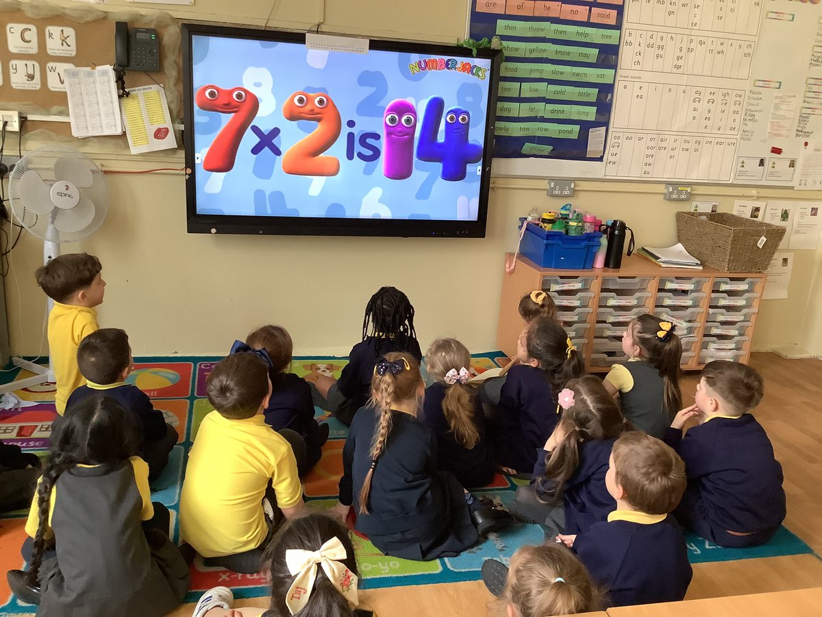 MrsDRimmer's tweet photo. Elm Class practising our 2 times tables 👍🏻@PinehurstP #PinehurstMaths https://t.co/tSW0YWO1pF