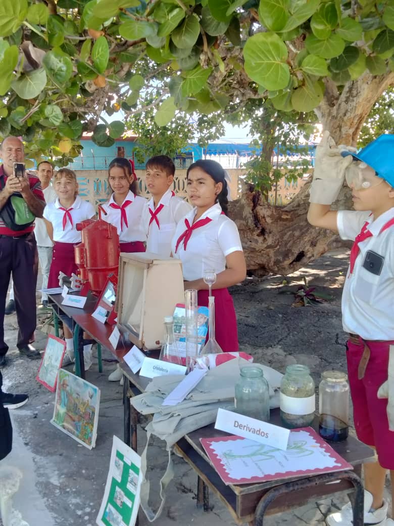 JorgeLu71436757's tweet photo. Inicia en #PuertoPadre la #RIACT del sector de la #Educación. Excelente exposición del proyecto institucional se mostraron en el Palacio de Pioneros #TareaDeGrandes @DiazCanelB @naimatrujillob @WalterNoris @nilser_pineda @Yanisleydi86605 @octavio630810 @Louisochoaochoa https://t.co/0KEUCNzKed