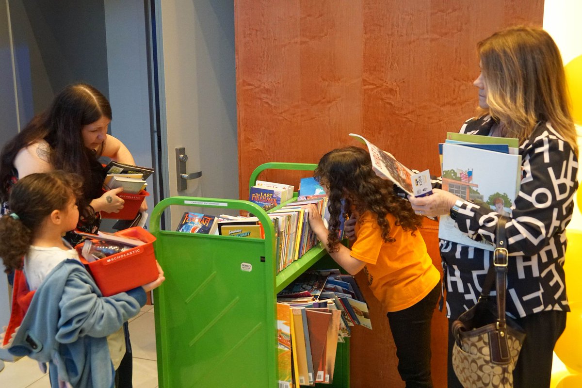 🎉 At the 2025 State of the District, <a href="/DrJermallWright/">Jermall Wright</a> launched LRSD’s 5-year Strategic Plan, highlighted Reading in the Rock, and celebrated district successes. 📚 Attendees even took home books! Thanks for joining us! 📷 More pics: flic.kr/s/aHBqjC6461. #StateOfTheDistrict