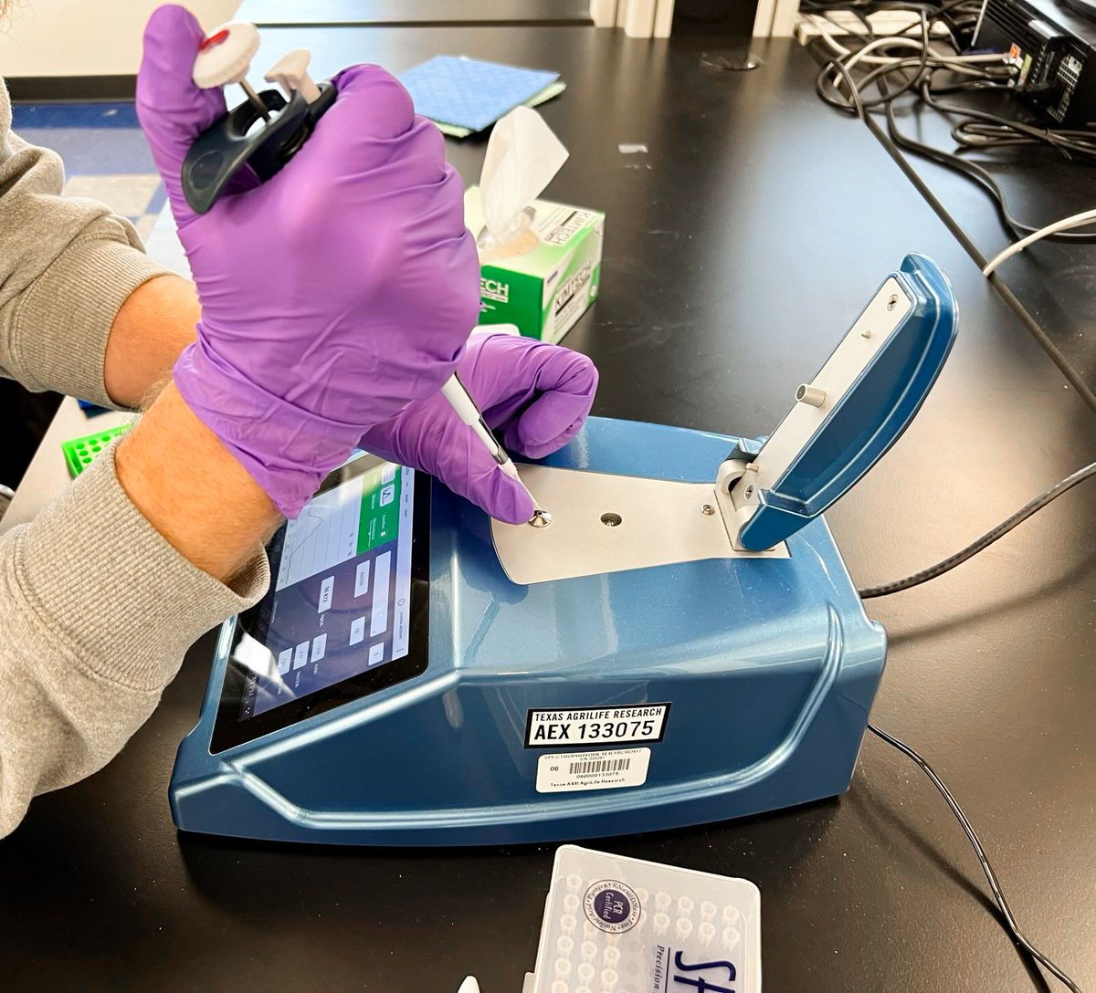 DeNovix Inc. (@denovix) on Twitter photo Under the leadership of Dr. Charlie Johnson, #TxGen is working to transform genomic research within Texas A&M University as well as collaborators across the world.
Learn more in our DeNovix Research Spotlight: buff.ly/LsHukIS
#tamu #Sequencing <a href="/BioMath/">Charlie Johnson π§¬=π½π¦ πΎππ»π€π±π¦¬π
π¦π²π¦</a> Under the leadership of Dr. Charlie Johnson, #TxGen is working to transform genomic research within Texas A&M University as well as collaborators across the world.
Learn more in our DeNovix Research Spotlight: buff.ly/LsHukIS
#tamu #Sequencing <a href="/BioMath/">Charlie Johnson π§¬=π½π¦ πΎππ»π€π±π¦¬π
π¦π²π¦</a>