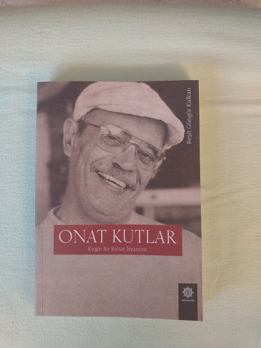 Reşat Güngör Kalkan ayrıntılı biyografi ve eserleri üzerine nitelikli analizler içeren,fotoğraflarla süslenmiş çok hoş bir Onat Kutlar kitabı hazırlamış.Kitap Gazikültür yayınlarından çıktı.Trendyoldan kargosuz edinilebilir. Onat Kutlar sevenler için eşsiz bir kaynak <a href="/ResitKalkan/">Reşit Güngör Kalkan</a>