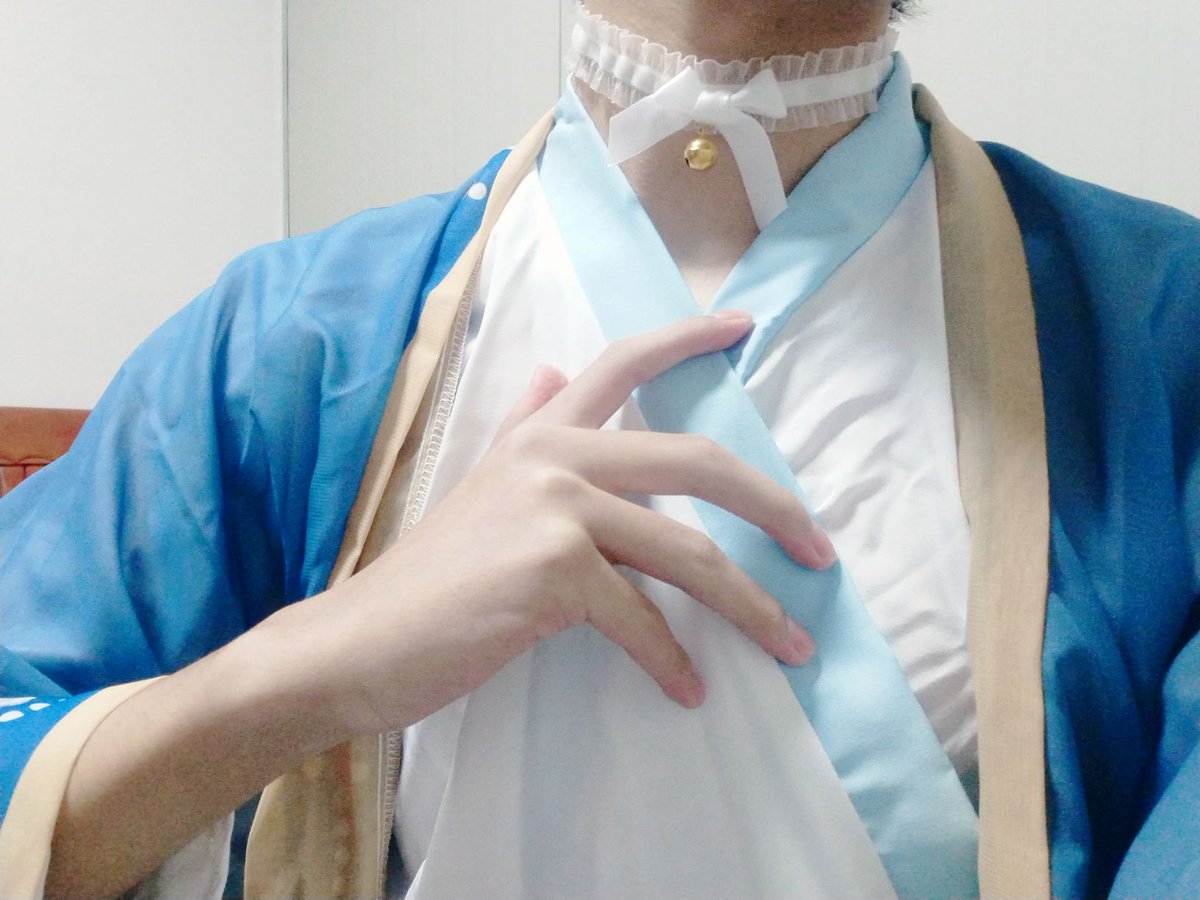 xttznl's tweet photo. #正太 #正太弟弟 #正太白袜 #奶0 #腿控福利 #白袜少年 #手冲专用拍“穿着汉服玩，被哥哥凶了，色哥哥拔我衣服让我戴铃铛了” https://t.co/ix3WQRHc8E