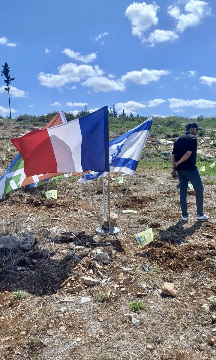 PierreLiscia's tweet image. 🇮🇱 De retour d'Israël, un pays extraordinaire et bien loin des caricatures, où les Juifs, les Arabes qu'ils soient musulmans ou chrétiens, les Druzes, et toutes les autres communautés défendent ensemble – et sous le même drapeau – leur sécurité, leurs droits et leurs libertés. 🕊