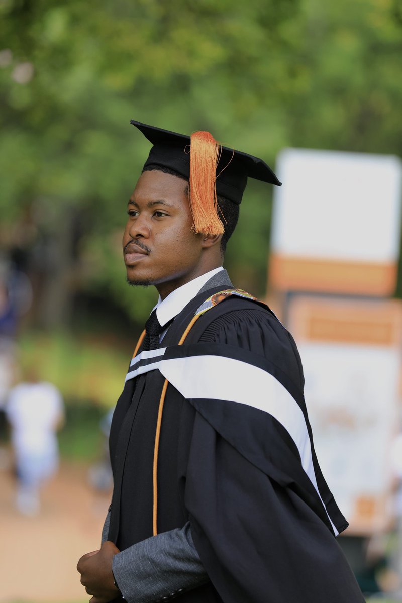BeatsByCastro's tweet photo. today i followed my father’s footsteps and became an engineer👷🏾‍♂️ https://t.co/lZHM4EL5d8