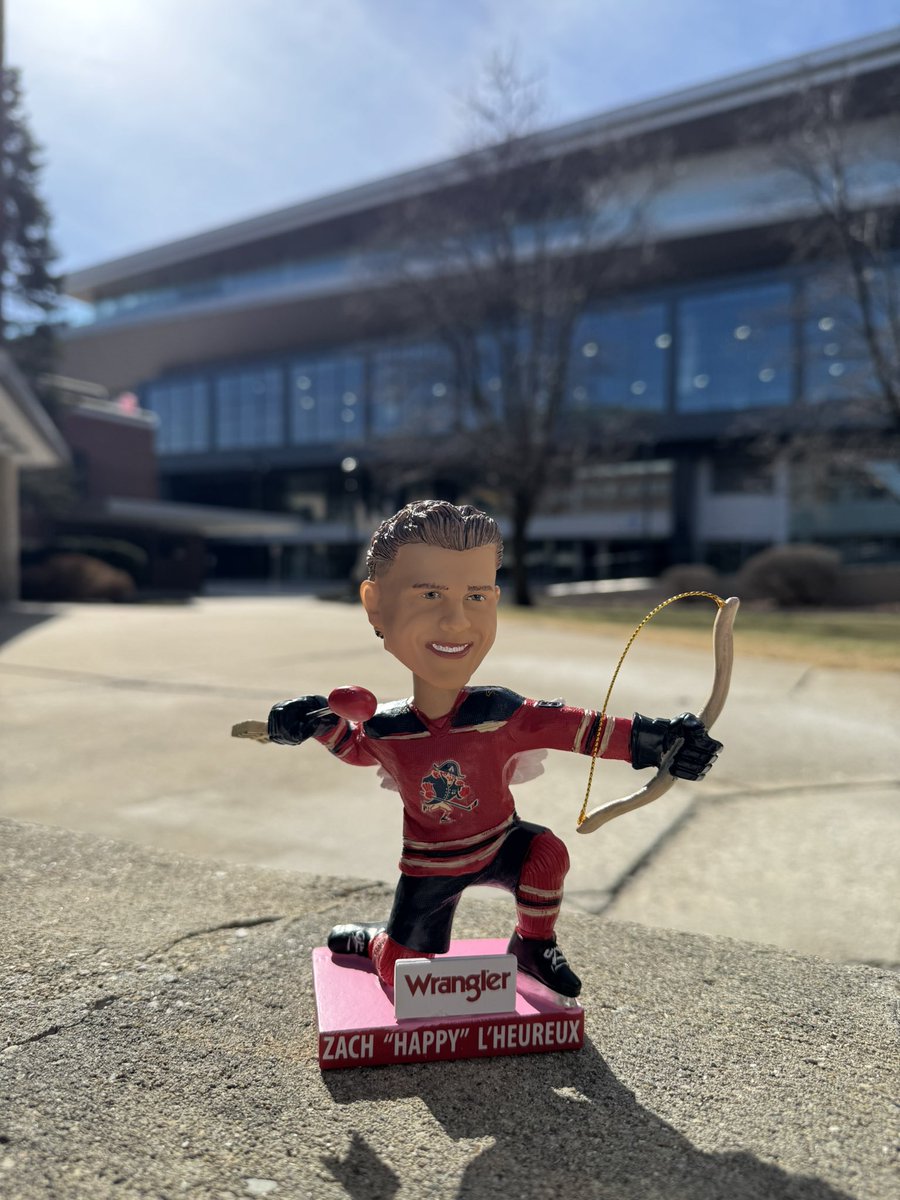 mkeadmirals's tweet photo. we’re feeling extra generous this morning, so we thought we’d do a little Happy Giveaway 💘

LIKE &amp; SHARE this post &amp; say something nice for your chance to win a Happy Valentine’s Day ZLH bobblehead! https://t.co/HoQdKG9esP