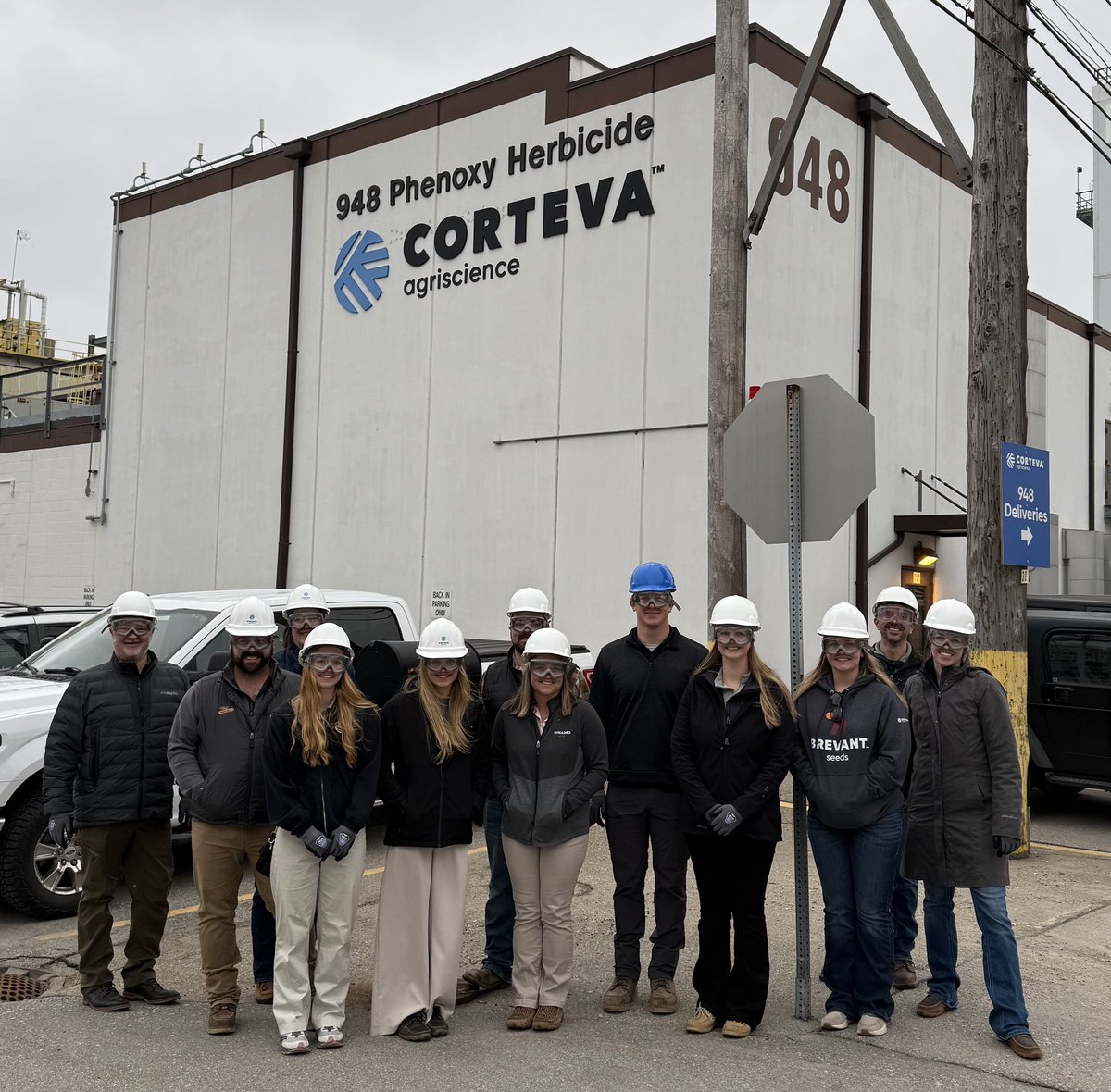 NutrienMichigan's tweet photo. Day two of training for our next generation of Crop Consultants begins at Corteva Agriscience. As always, we start with Safety to ensure that everyone goes Home Safe, Everyday. 

@NutrienAg @corteva  #homesafeeveryday #wearPPE https://t.co/pfalUmK1yZ