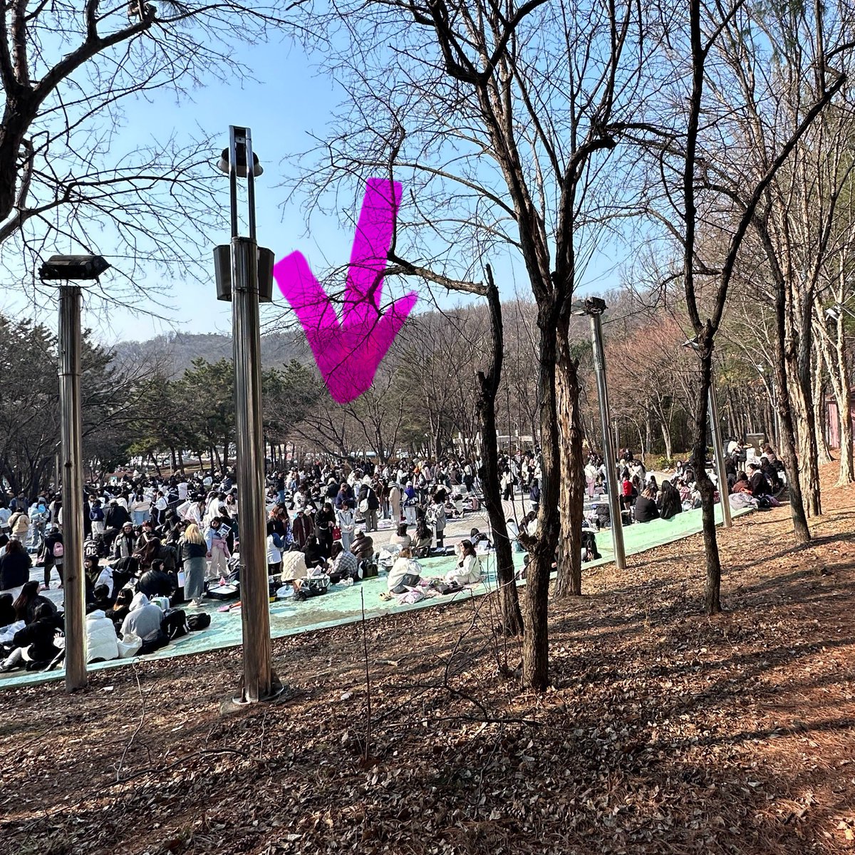 UniqueMoment_'s tweet image. 오늘 현장에서 슬로건을 수령하지 않은 분들은
내일도 수령 가능합니다.
시간: 12시 ~ 오후 4시
해당 시간 내에 방문해 주세요. 감사합니다! 😊