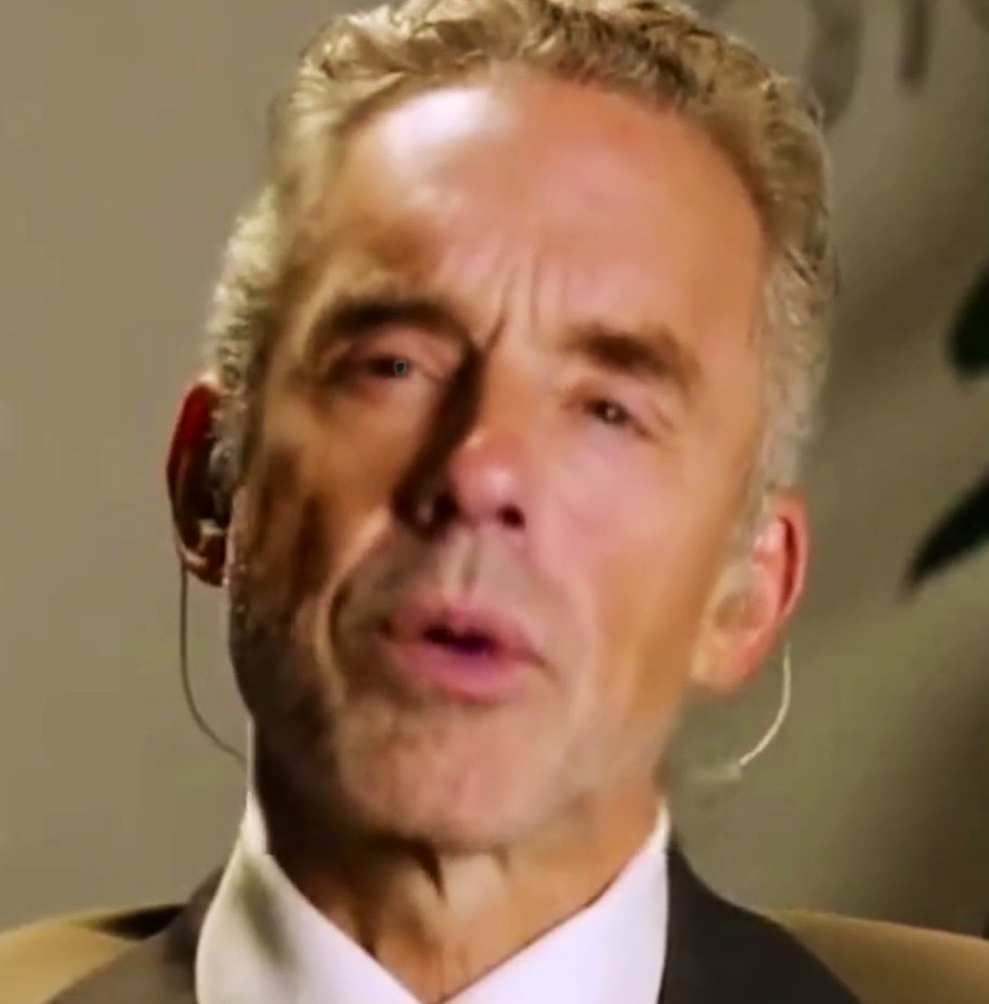 cleoemo's tweet image. 🚨BREAKING: cleoemo under FIRE for sharing AI generated video of Jordan Peterson claiming “cat raves are the cure to anxiety”

Fans pounder cleoemo’s political status and relationship availability.